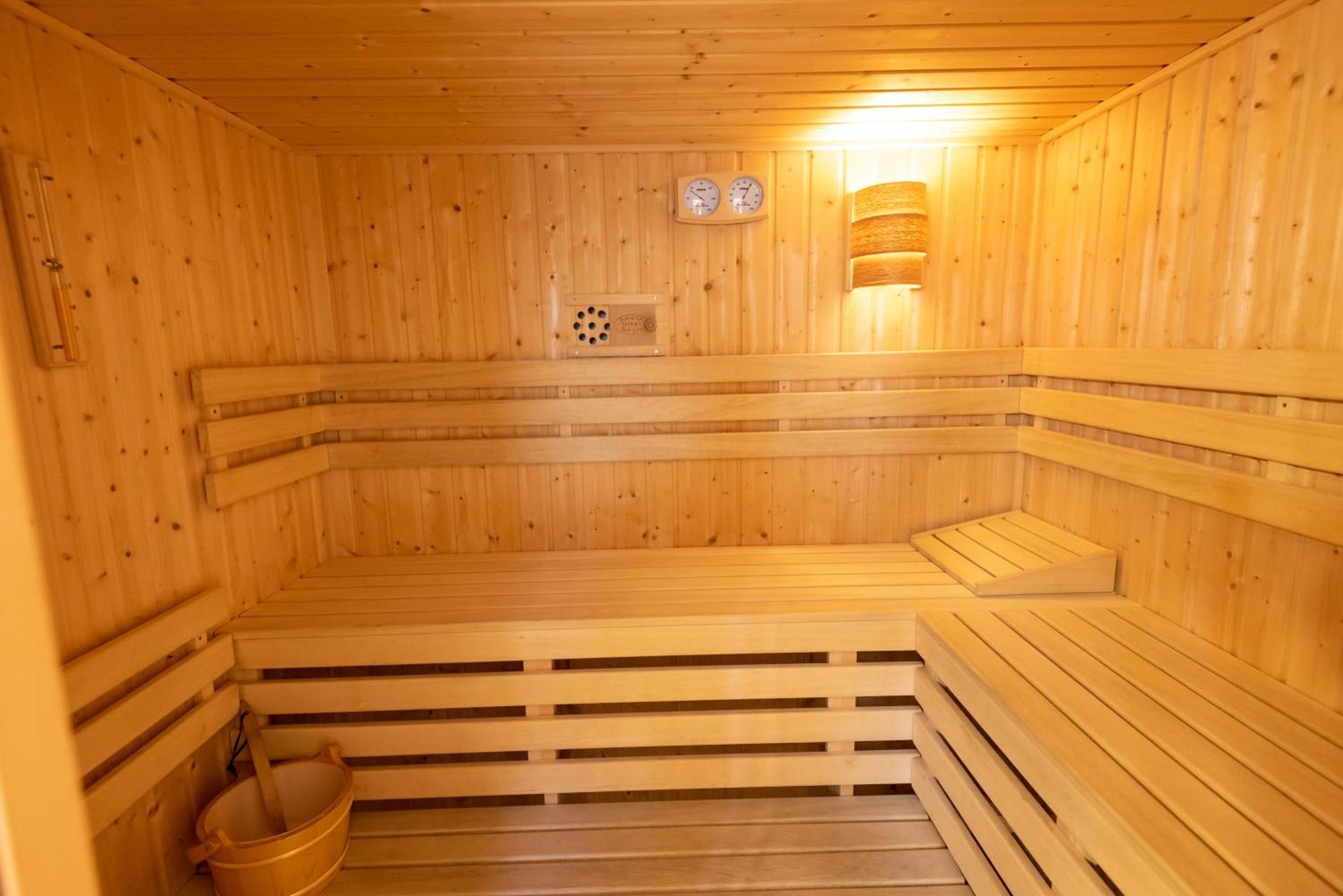 VárLak Sub Cetate Exterior foto