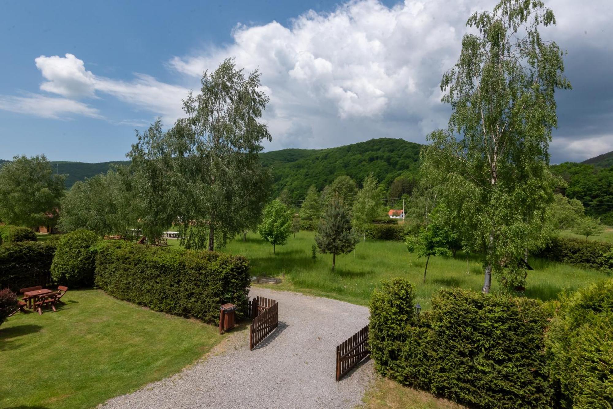 VárLak Sub Cetate Exterior foto